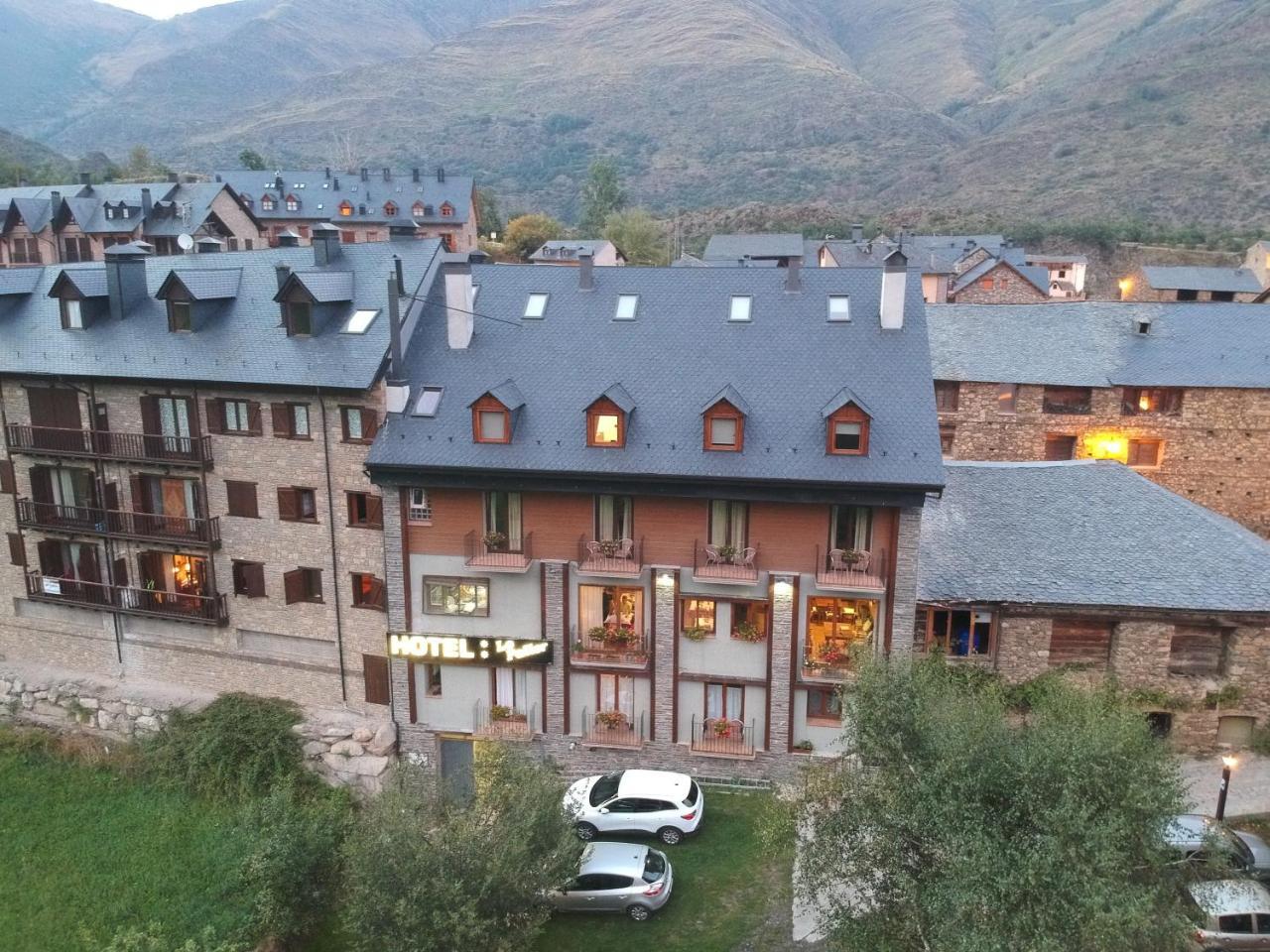 Hotel Lo Paller Valencia D'Aneu Eksteriør billede