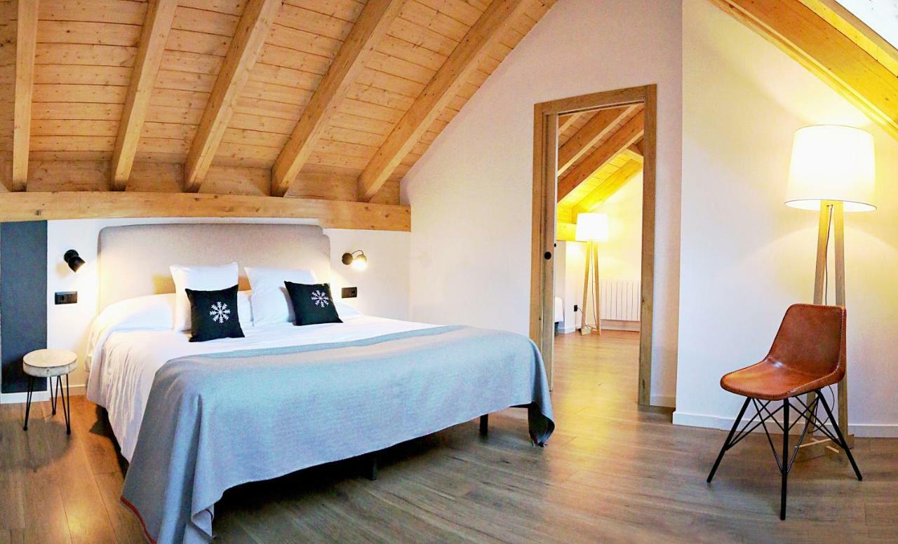 Hotel Lo Paller Valencia D'Aneu Eksteriør billede