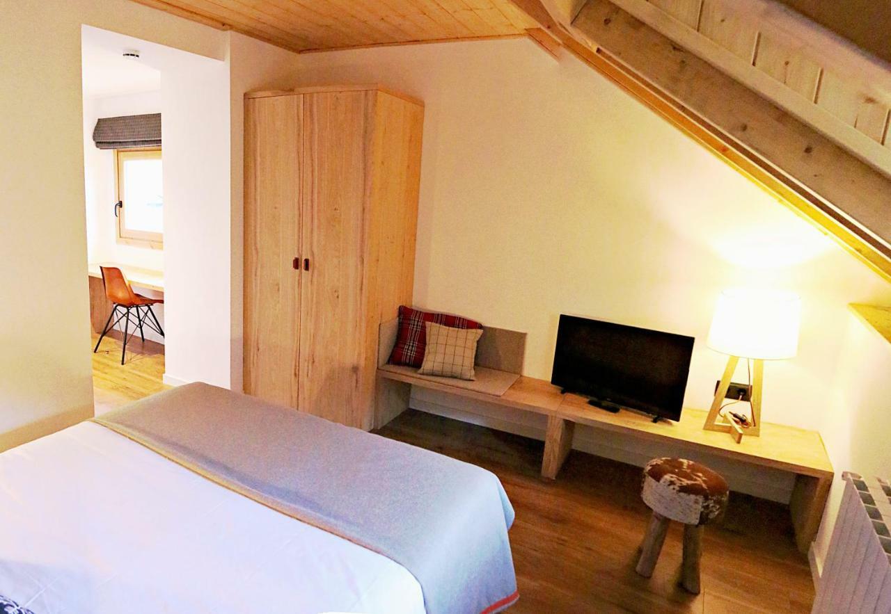 Hotel Lo Paller Valencia D'Aneu Eksteriør billede